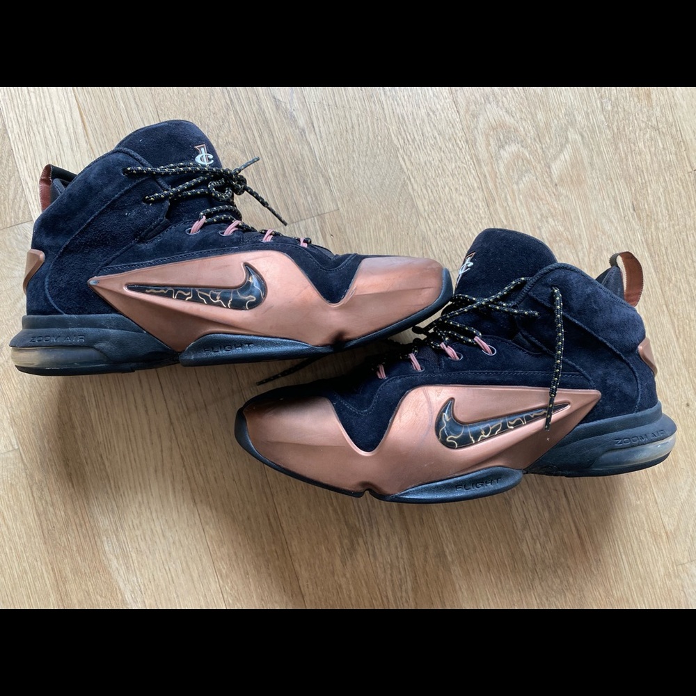 Nike - I AM ONE CENT Sneakers